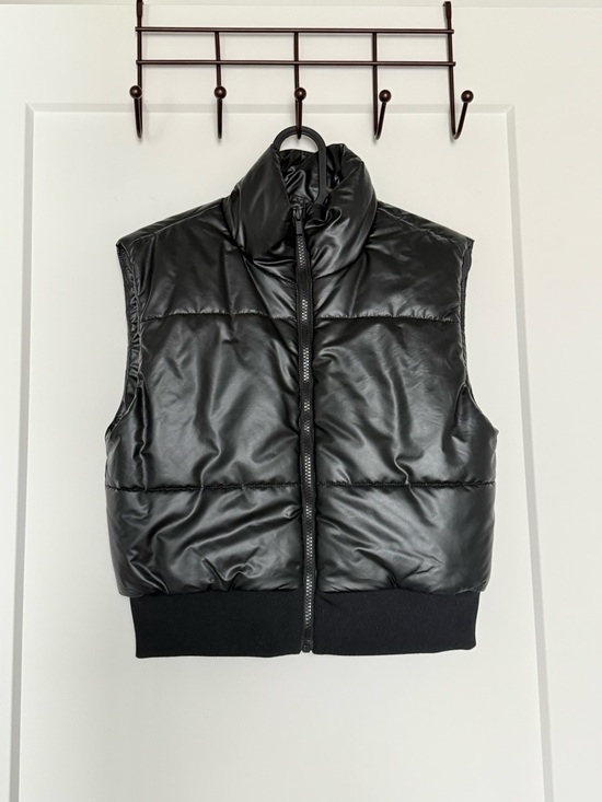 Forever 21 Jackets & Blazers - Forever 21 Black Faux Leather Puffer Vest